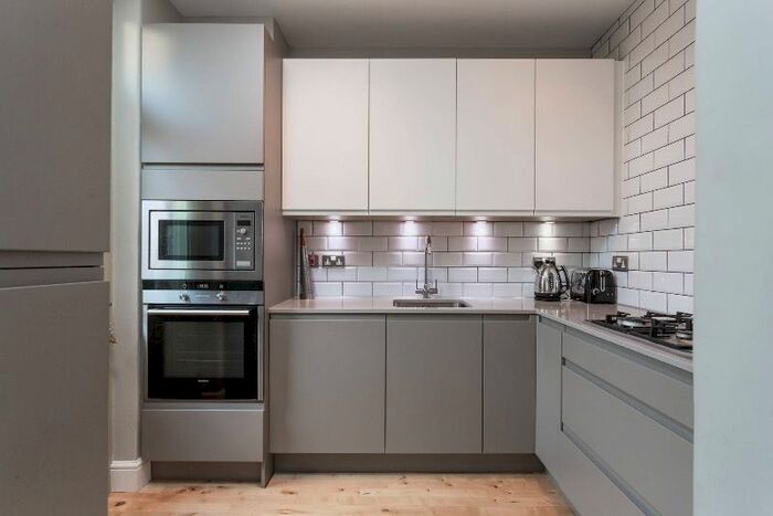 3 Bedroom Flat To Rent In Comely Bank Road, Comely Bank, Edinburgh EH4