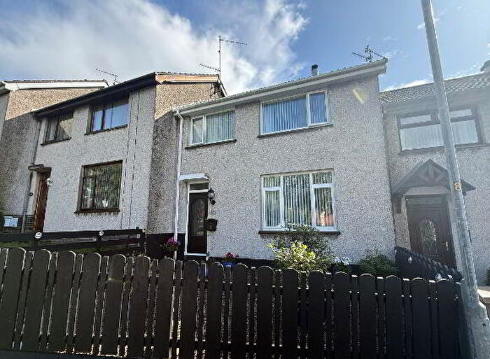 3 Bedroom Mid Terraced House For Sale In Iniscarn Park, Lisburn, BT28