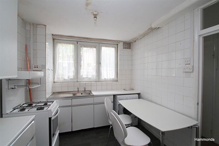 3 Bedroom Flat To Rent In Alfred Street, London, E3