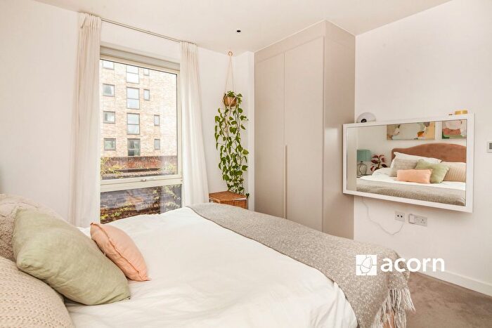 2 Bedroom Flat To Rent In Camberwell Road, London, SE5