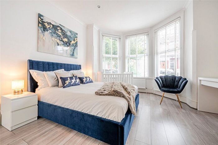 2 Bedroom Flat For Sale In Arcadian Gardens, Wood Green, London, N22