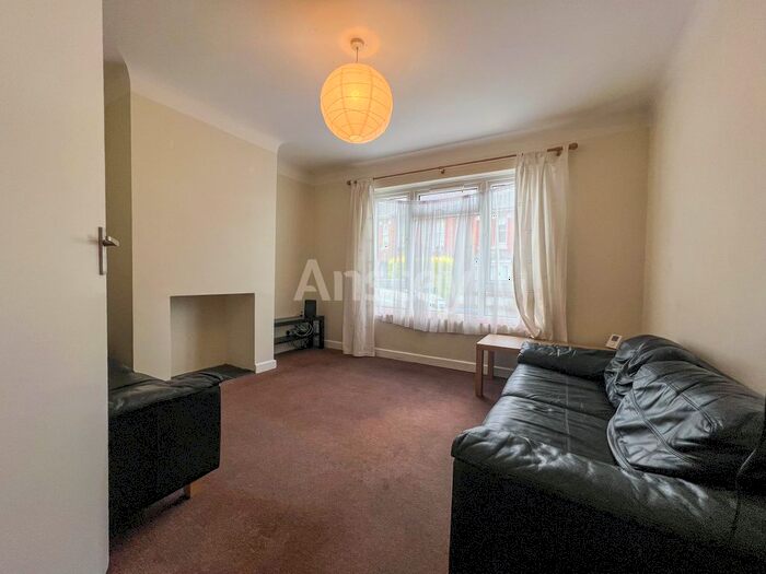 2 Bedroom Flat To Rent In Milton Road, Southampton, SO15
