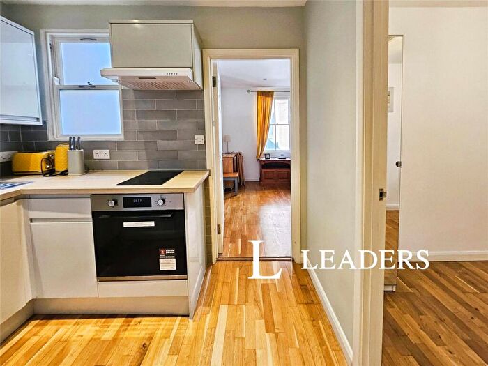 3 Bedroom Terraced House To Rent In Kings Road, BN1