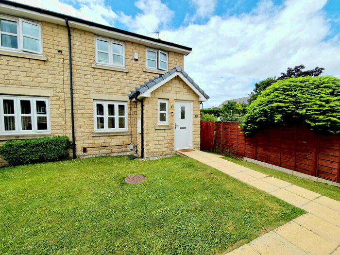 3 Bedroom Semi-Detached House To Rent In Kings Croft, Bradford, West Yorkshire, BD11