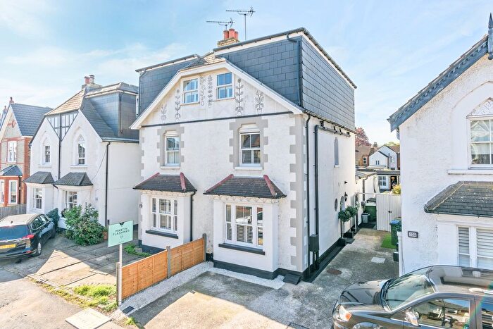 4 Bedroom Semi Detached House For Sale In Hersham Road, Hersham, KT12