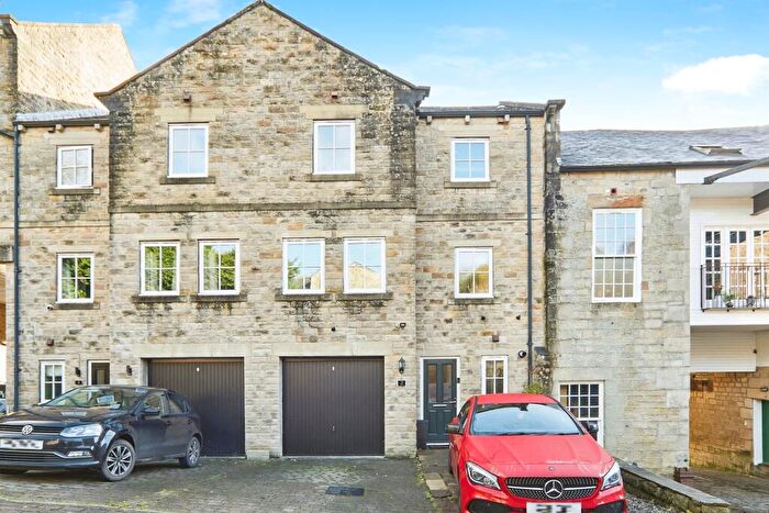 4 Bedroom Terraced House For Sale In Woodcote Fold, Oakworth, Keighley, BD22