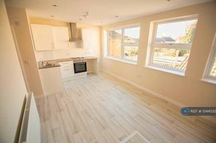 1 Bedroom Flat To Rent In Western Road, Maidstone, ME16