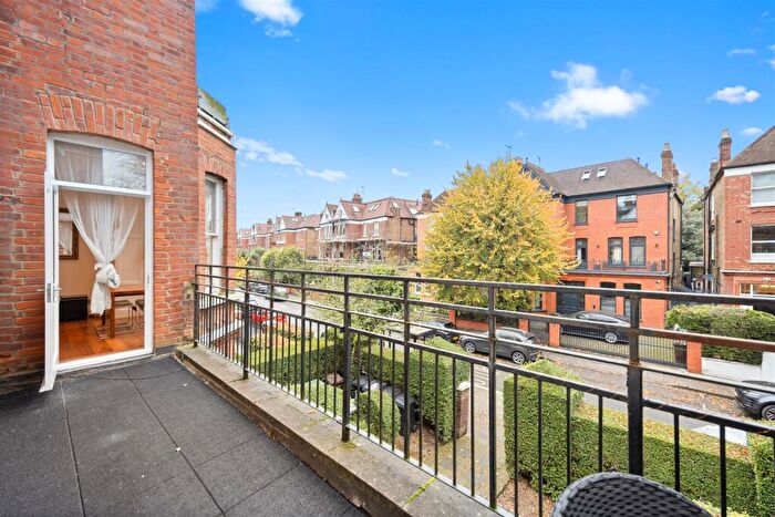 2 Bedroom Flat To Rent In Canfield Gardens, South Hampstead, NW6