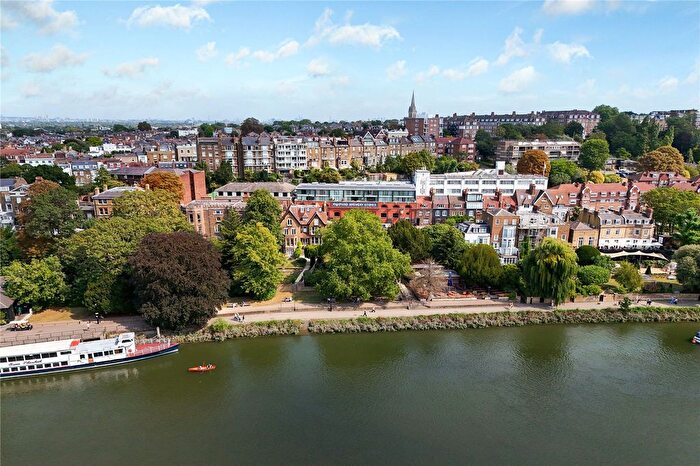 2 Bedroom Flat For Sale In Petersham Road, Richmond, TW10