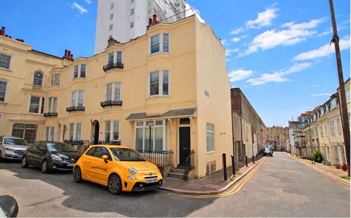 4 Bedroom Terraced House For Sale In Regency Square, Brighton, BN1