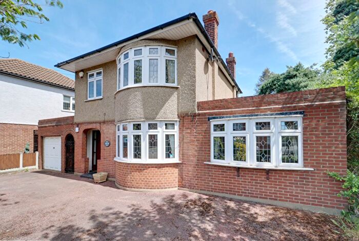 3 Bedroom Detached House For Sale In Lambs Lane North, Rainham, RM13