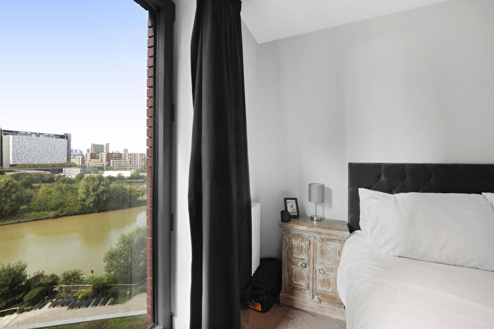 1 Bedroom Flat For Sale In Meade House, Canary Wharf, E14