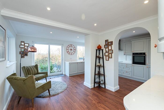 3 Bedroom Link Detached House For Sale In North Close, North Holmwood, RH5