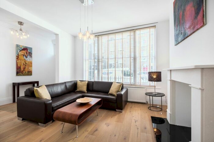 2 Bedroom Maisonette To Rent In Charlton Place, London, N1