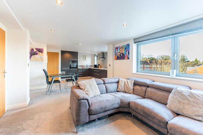2 Bedroom Flat For Sale In Maney Corner, Sutton Coldfield, B72