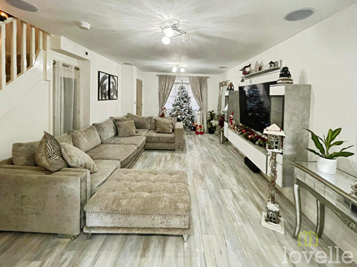 3 Bedroom Semi Detached House For Sale In Swale Drive, Gainsborough, DN21