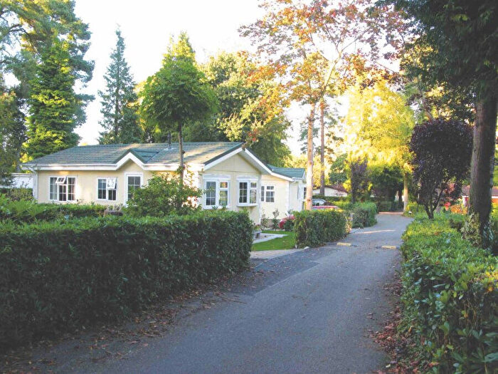 2 Bedroom Park Home For Sale In Fleet, Hampshire, GU52