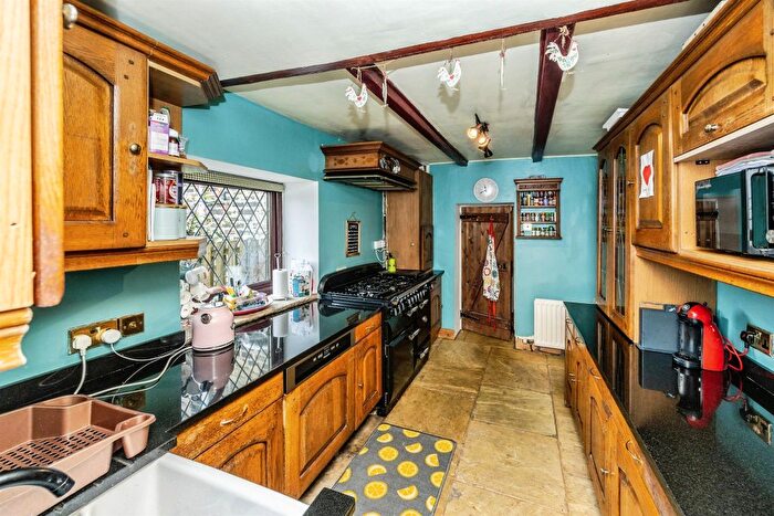 3 Bedroom End Of Terrace House For Sale In Eastwoods Farm, Causeway Foot, Halifax, HX2