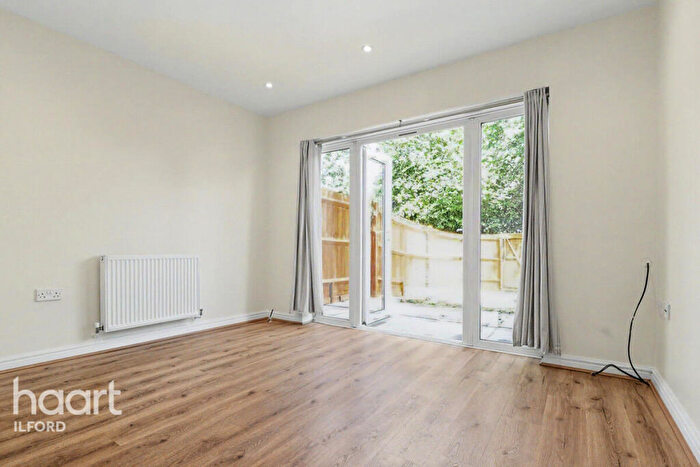 4 Bedroom Town House To Rent In Blackthorn Road, Ilford, IG1