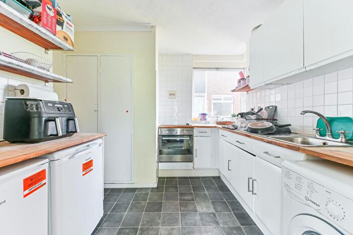 2 Bedroom Flat For Sale In Glenhurst Court, Farquhar Road, London, SE19