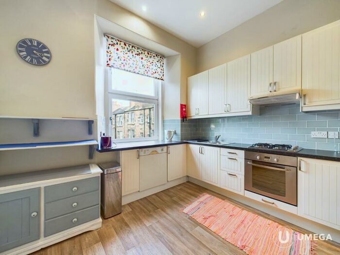 2 Bedroom Flat To Rent In Leven Street, Bruntsfield, Edinburgh, EH3