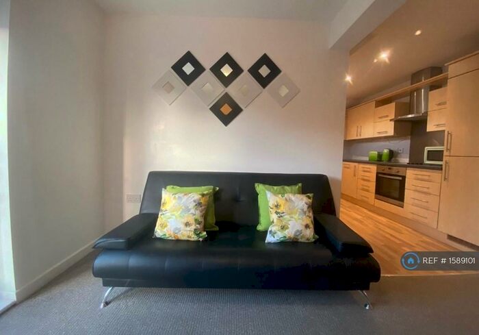 2 Bedroom Flat To Rent In Carlyle Road, West Bridgford, Nottingham, NG2