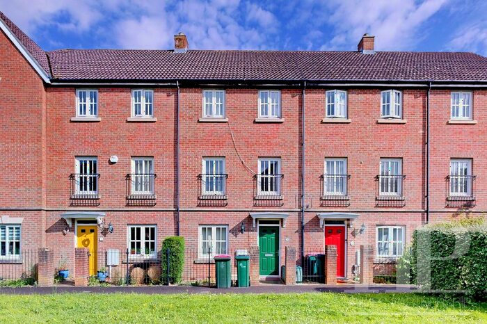 4 Bedroom Town House To Rent In Trist Way, Ifield, RH11