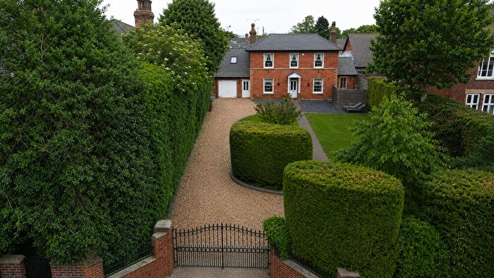 4 Bedroom Detached House For Sale In The Mount, Pontefract, WF8