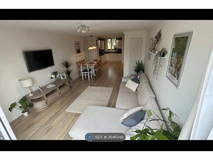 3 Bedroom Maisonette To Rent In Sunbury Lane Battersea, London, SW11