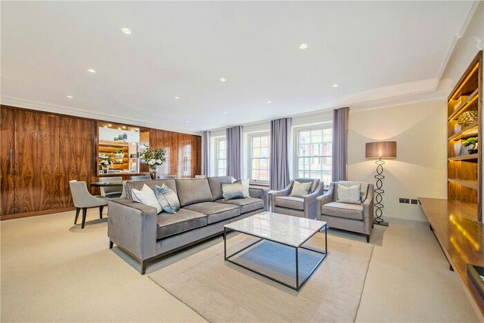 2 Bedroom Flat To Rent In Balfour Place, Mayfair, London, W1K