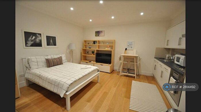 1 Bedroom Flat To Rent In St Peters Street, London, N1