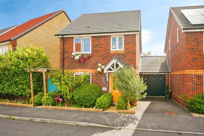 3 Bedroom Detached House For Sale In Bluebell Lane, Didcot, OX11