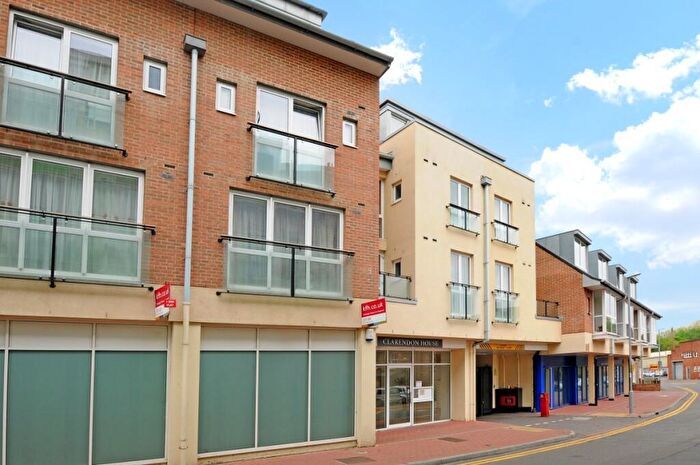 2 Bedroom Flat For Sale In Cowleaze Road, Kingston Upon Thames, Surrey, KT2