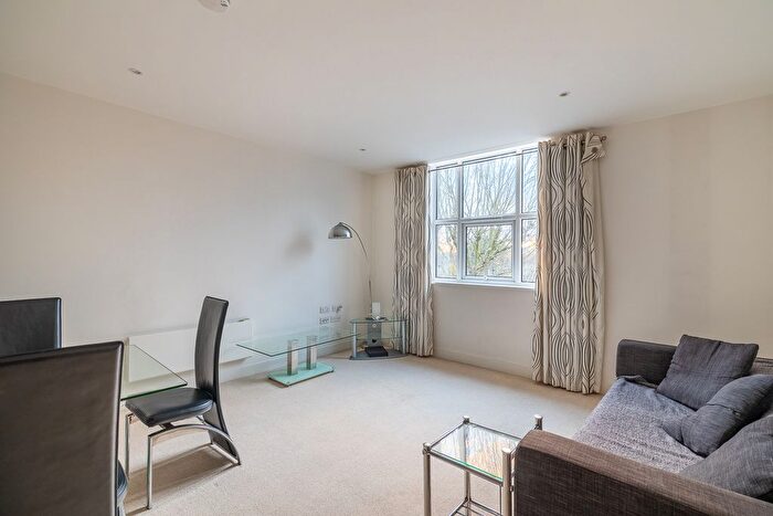 1 Bedroom Flat To Rent In Bromyard House, Bromyard Avenue, W3