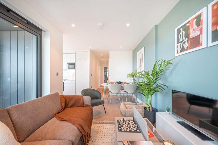 2 Bedroom Flat To Rent In Uncle Wembley, Wembley, HA9