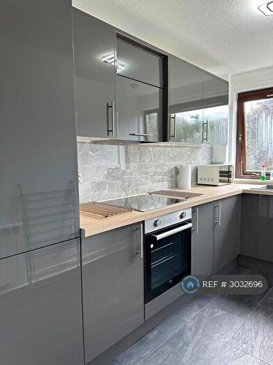 2 Bedroom Flat To Rent In New Johns Place, Edinburgh, EH8