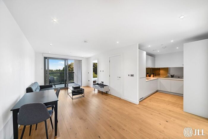 2 Bedroom Flat To Rent In Buckhold Road, London, SW18