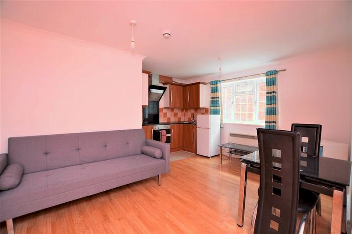 Studio To Rent In Albert Street, Slough SL1