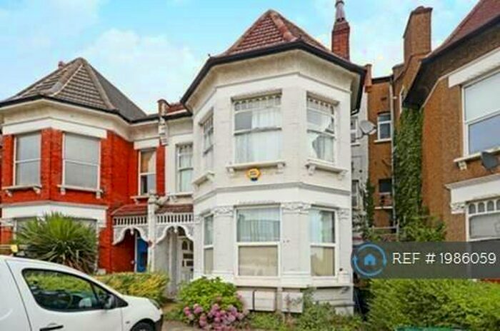 2 Bedroom Flat To Rent In North Finchley, London, N12