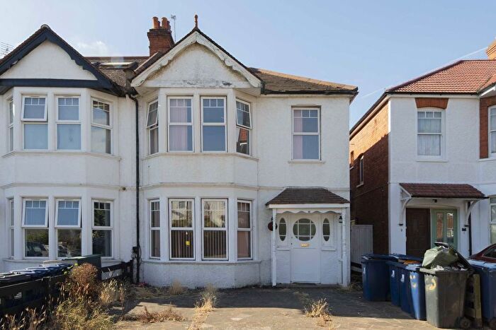 4 Bedroom Detached House To Rent In Lynton Road, Acton, W3