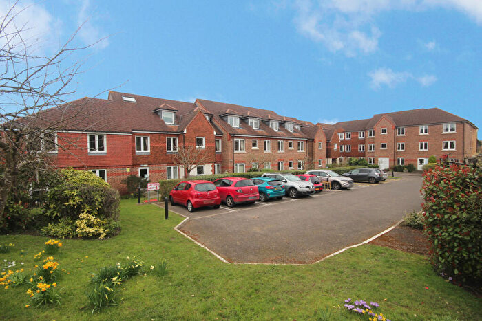 1 Bedroom Apartment For Sale In Linters Court, Redhill, RH1