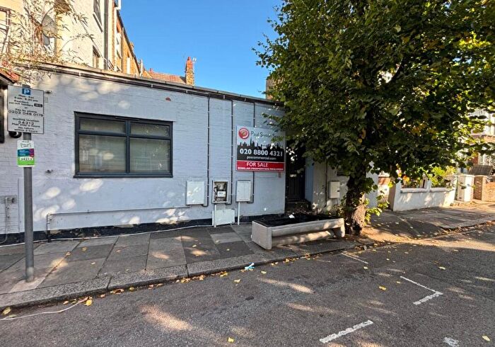 1 Bedroom Flat For Sale In D Green Lanes, Hornsey, London, N8