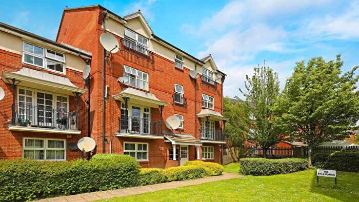 2 Bedroom Flat For Sale In Shaftesbury Gardens, Park Royal, NW10
