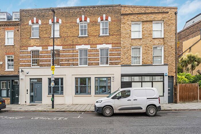 2 Bedroom Maisonette For Sale In Old South Lambeth Road, London, SW8
