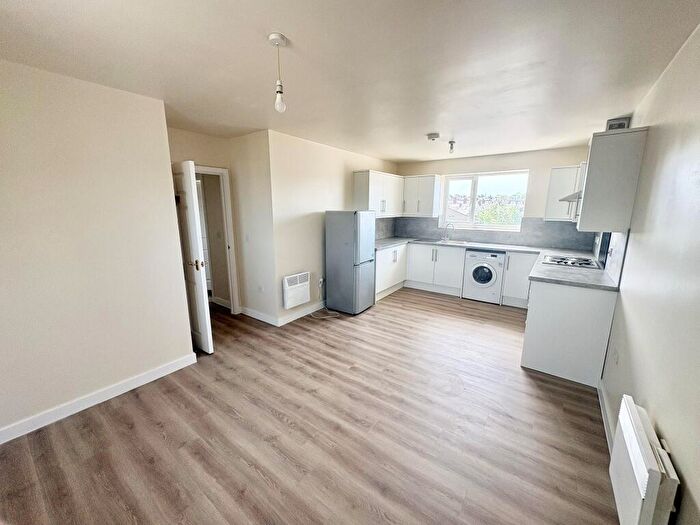 2 Bedroom Apartment To Rent In Kinsey Road, Smethwick, B66