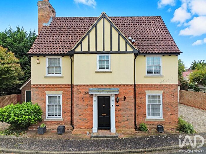 4 Bedroom Detached House For Sale In Cambridge Close, Ingatestone, CM4