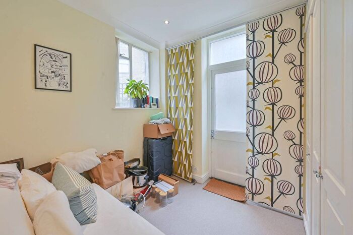 2 Bedroom Flat To Rent In St George's Drive, Pimlico, London, SW1V