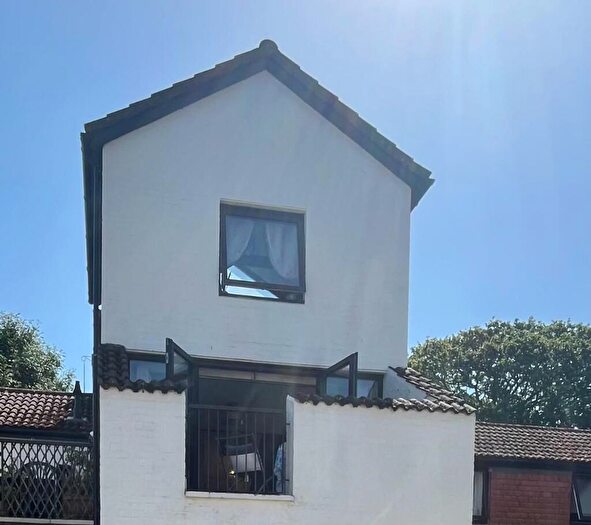2 Bedroom Flat For Sale In Shelley Hamlets, Highcliffe, BH23