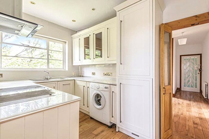 2 Bedroom Flat To Rent In Ossulton Way, London, N2