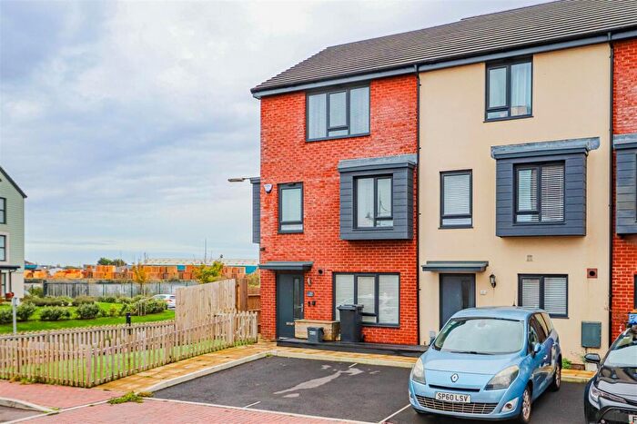 3 Bedroom End Of Terrace House For Sale In Ffordd Darwin, Barry, CF63